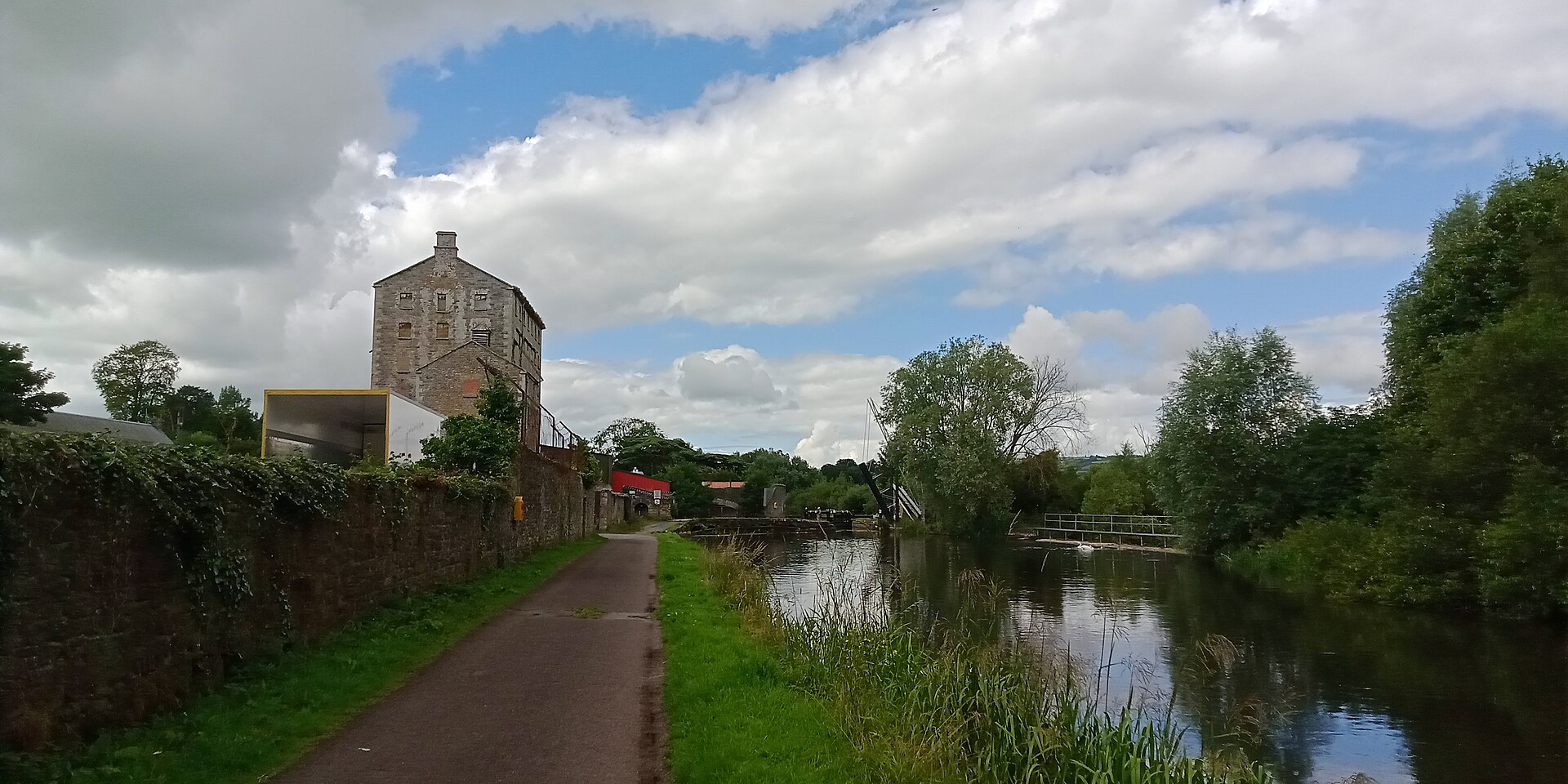 Lock and old mill on the Barrow at Bagenalstown